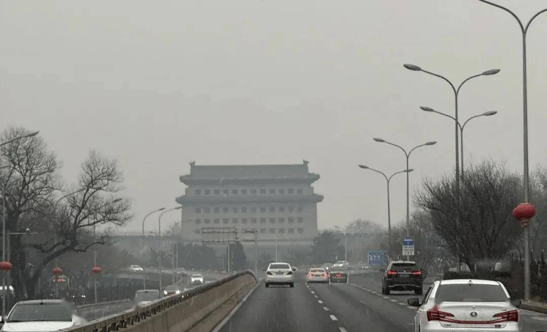 足球平台出租 _北京下雪啦！可能要下到前半夜足球平台出租 ，道路结冰黄色预警中